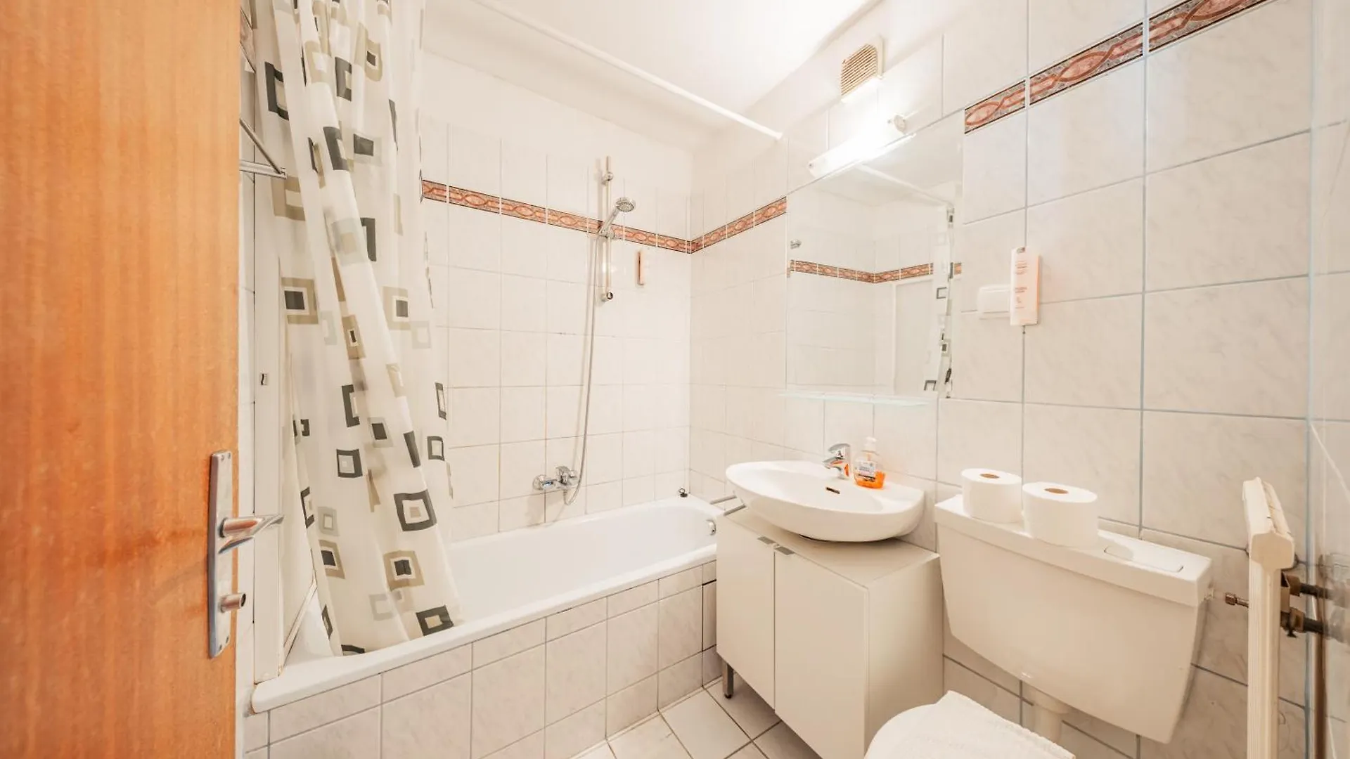 Studio Next To Karlsplatz/Karlskirche Lägenhet Wien